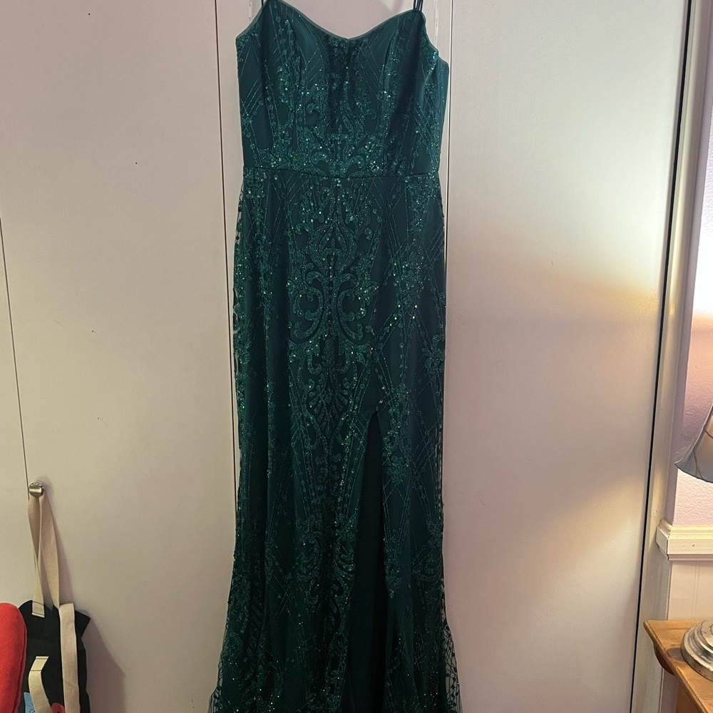 Elegant Green Evening Gown